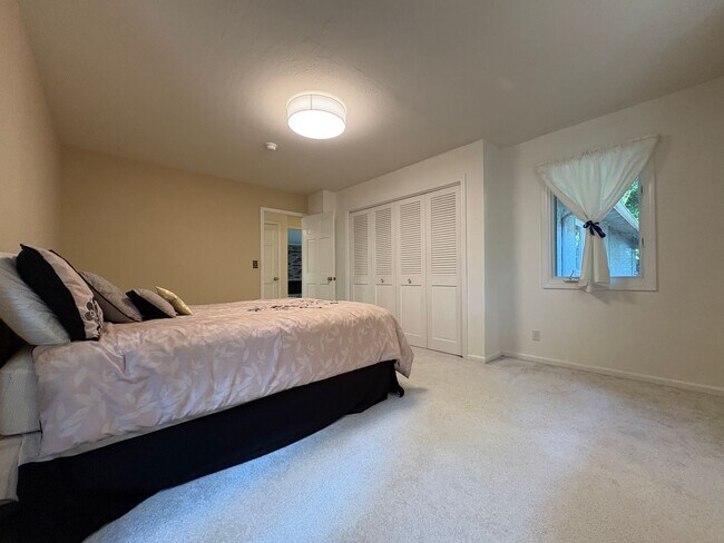 Building Photo - Beautiful Serene 4-Bedroom Home on a Gated...
