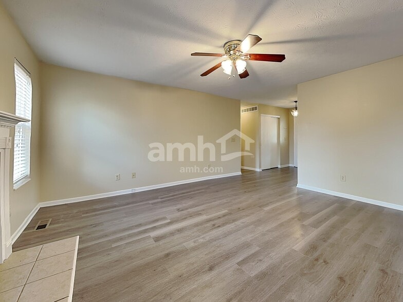 Building Photo - 200 Hedgington Ct