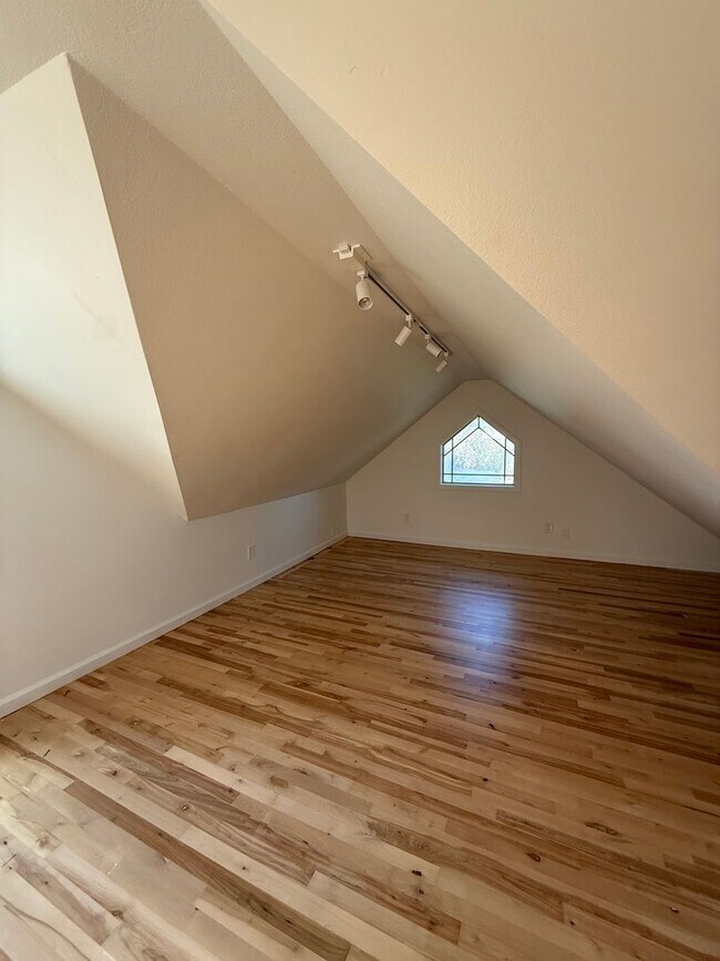 Building Photo - 1472 Chanticleer Ave