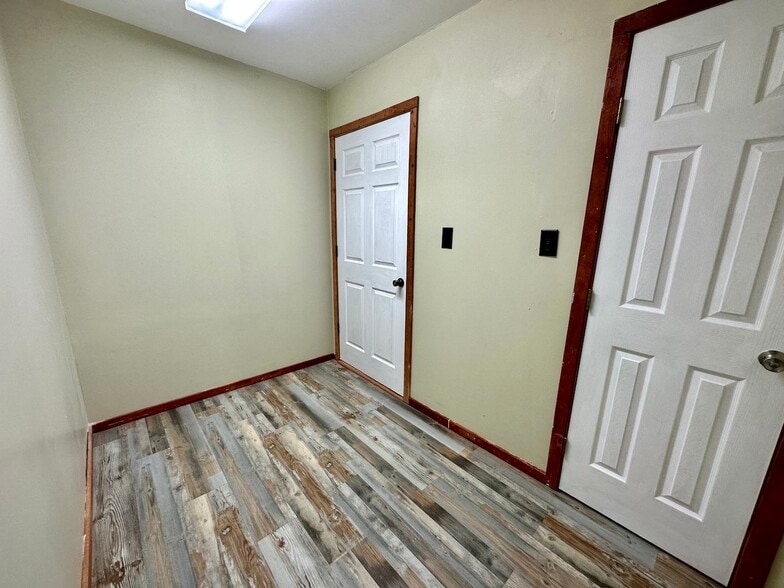 Flex room - 5249 Jones Rd