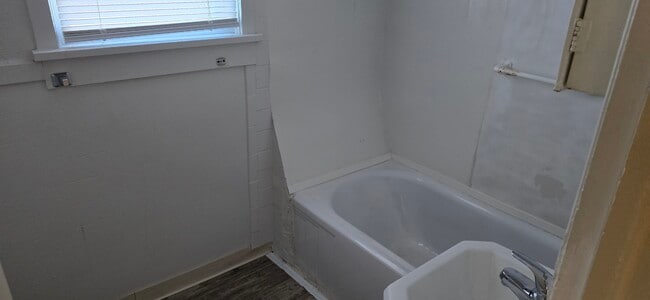 Building Photo - 1710 Beulah Ave