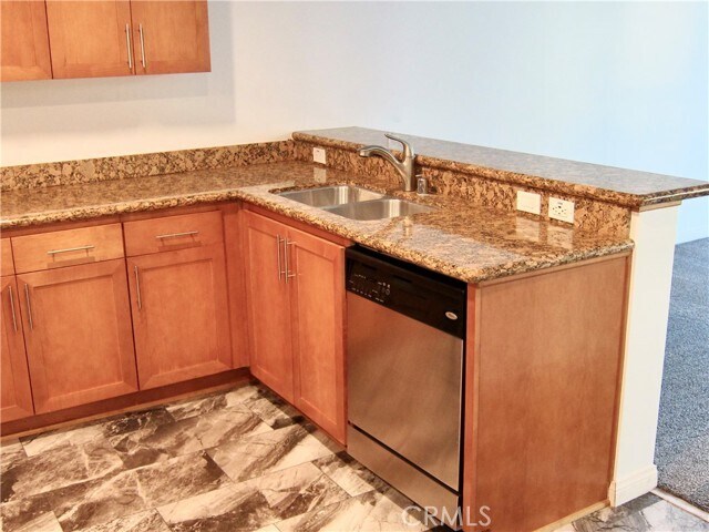 Building Photo - 411 W Seaside Way