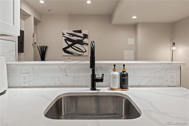 Building Photo - 2905 W 4th Ave