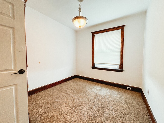 Building Photo - 3550 Woodburn Ave