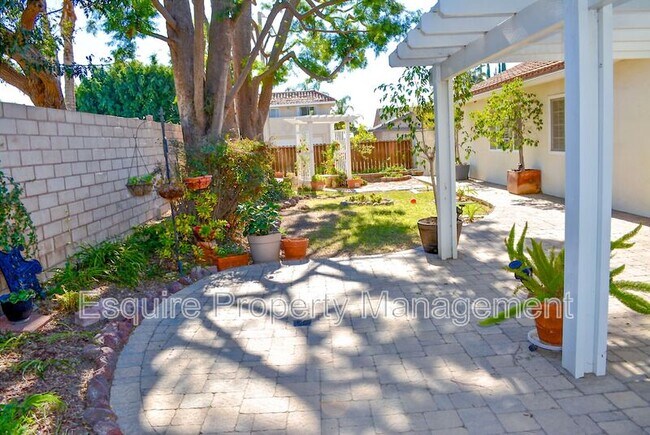 Building Photo - 1458 Dara St