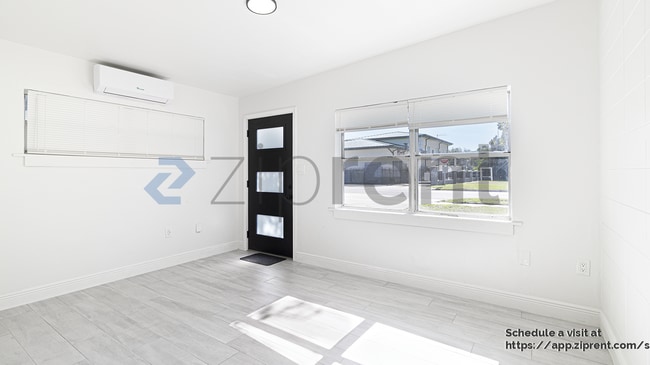 Building Photo - 1105 E South St