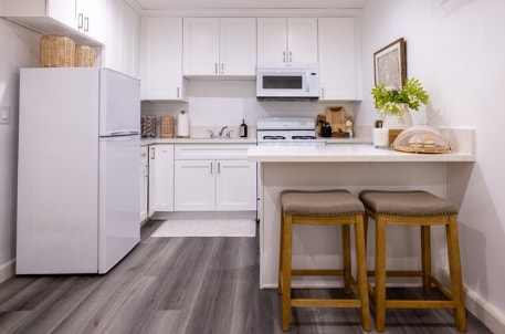 Example of a furnished kitchen (Home comes unfurnished) - 17244 Kingsbury St