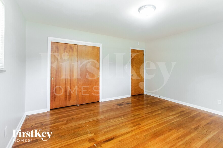 Building Photo - 5750 Wallingwood Dr