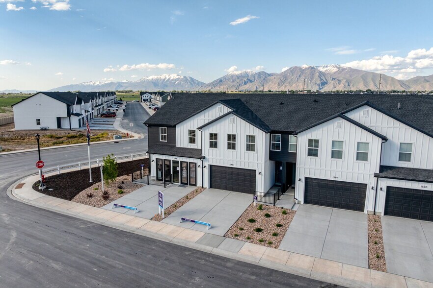 Building Photo - 1566 N Summer Spgs Cv