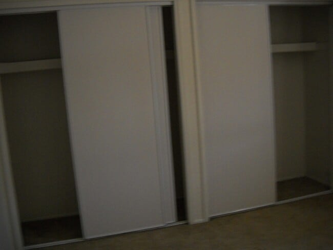 Building Photo - 2210 S Iris Dr