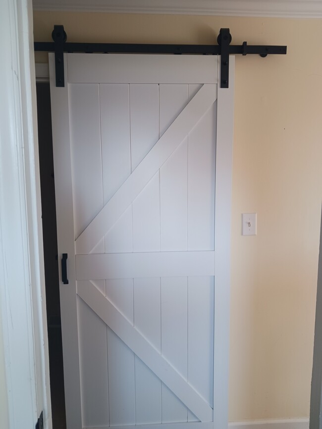 Building Photo - 7992 Lester Rd