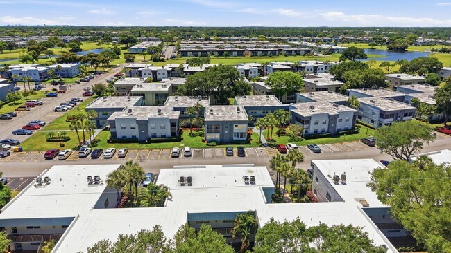 Building Photo - 452 Normandy Ln