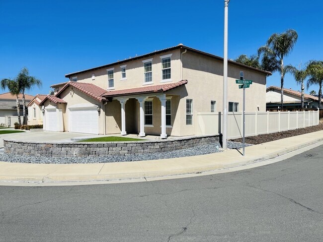 Building Photo - Rossiter Rd.