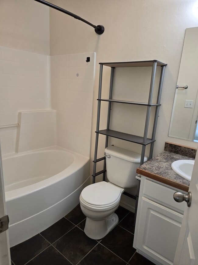 Building Photo - For Rent: 3 Bed, 2 Bath Home in Magic Vall...