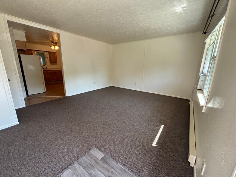 Living room with closet - 5161 NE 5th St