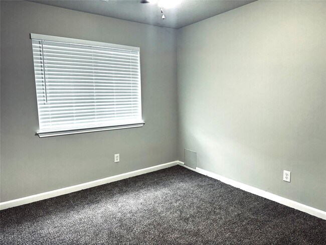 Building Photo - 2706 Star Peak Dr