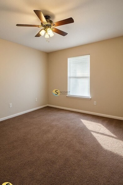 Building Photo - 5550 Oak Crossing Dr