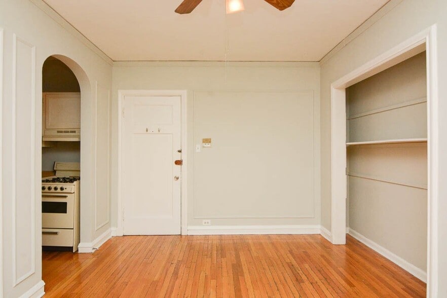 Building Photo - 843 W Wolfram St