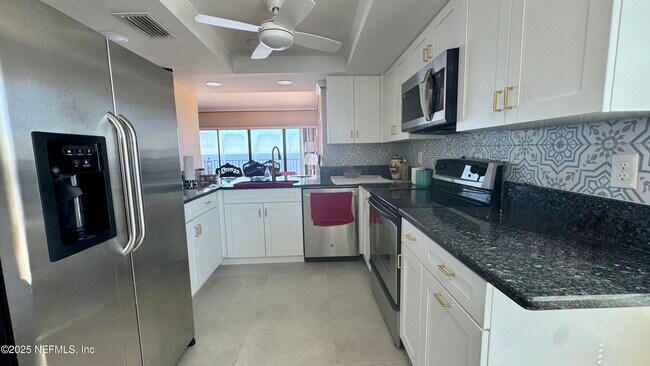 Building Photo - 1901 First St