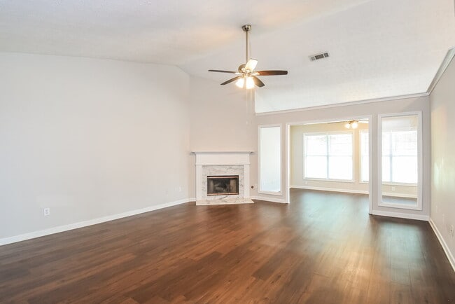 Building Photo - 2585 Fairmont Park Ct