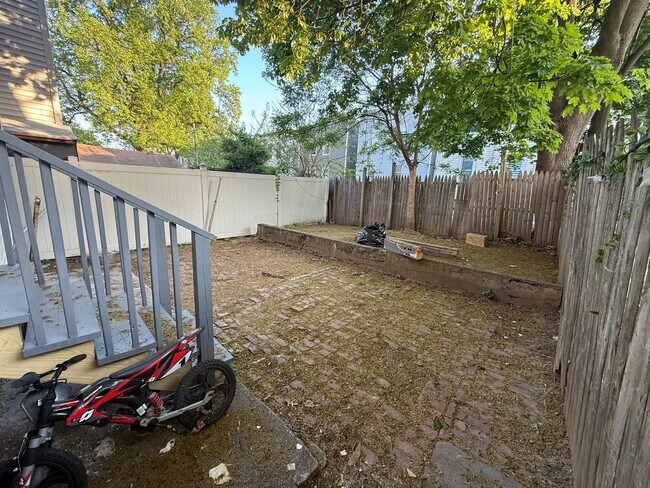 Building Photo - 221 Wilkinson Ave