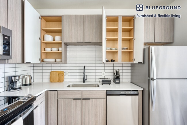 Building Photo - 3001 Esperanza Crossing