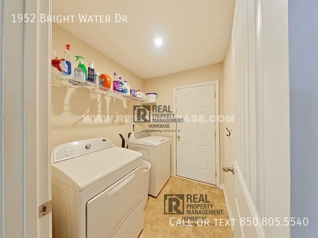 Building Photo - 1952 Bright Water Dr