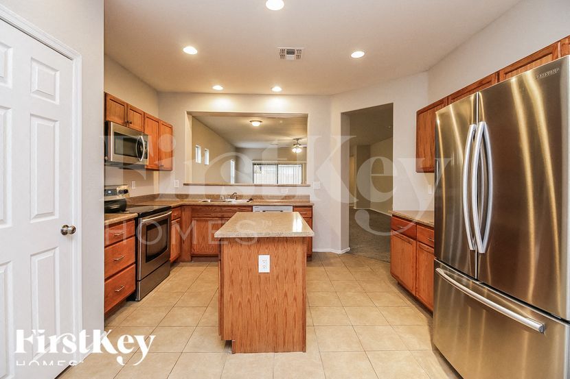 Building Photo - 8811 S 57th Ln