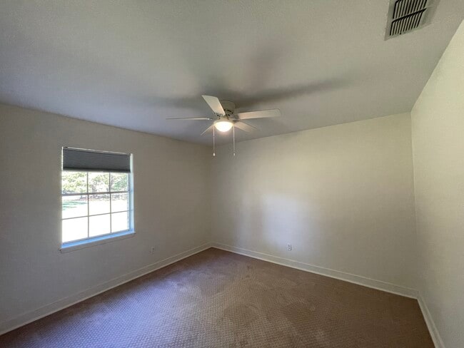 Building Photo - 15021 Hillview Rd