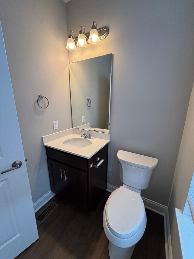 Building Photo - Beautiful Townhome in Cannonsburg!