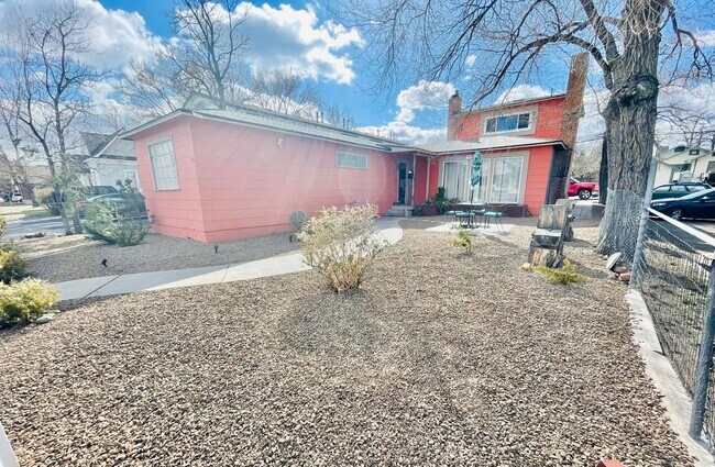 Building Photo - 625 Plumas St