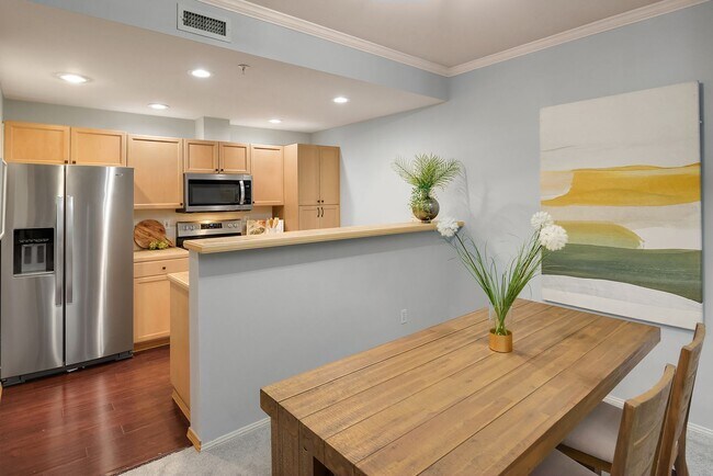 Building Photo - 2bd/2ba Sammamish House