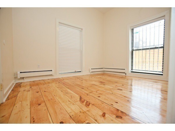 Building Photo - 220 Roebling St