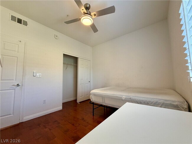 Building Photo - 2291 W Horizon Ridge Pkwy