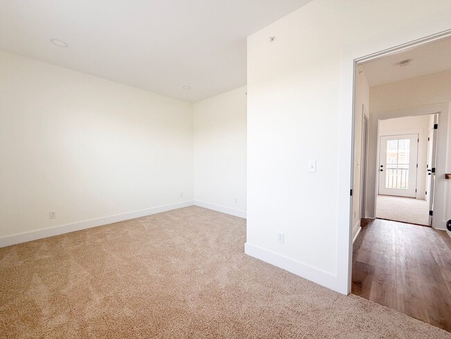 Building Photo - Spacious 3-Bedroom Townhome at Highbury | Modern Living Near Tennessee Tech