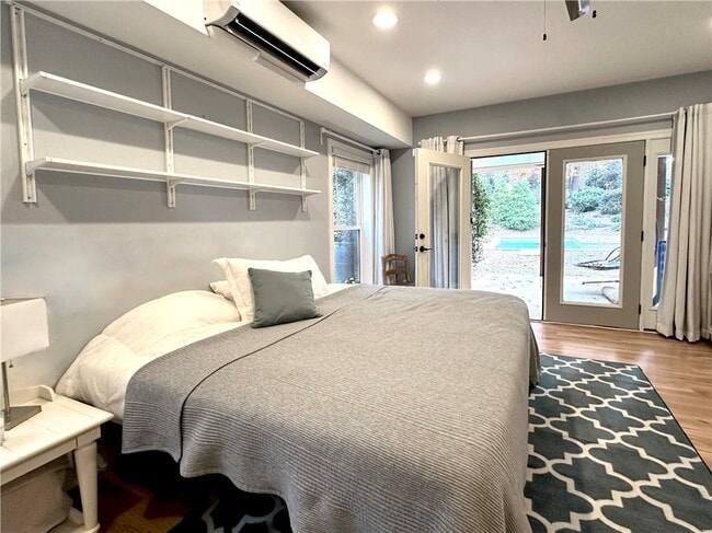 Building Photo - 3232 Brookview Rd