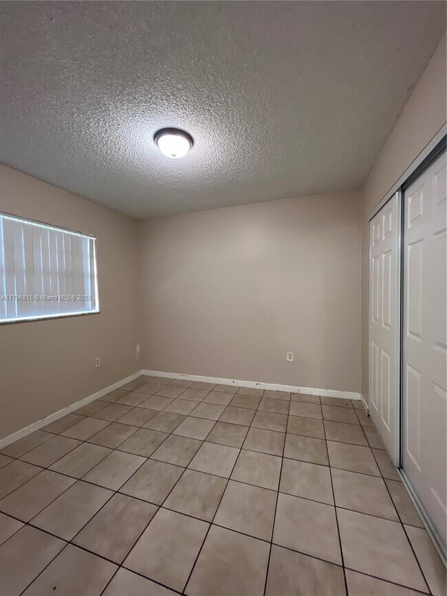 Building Photo - 2580 W 60th St