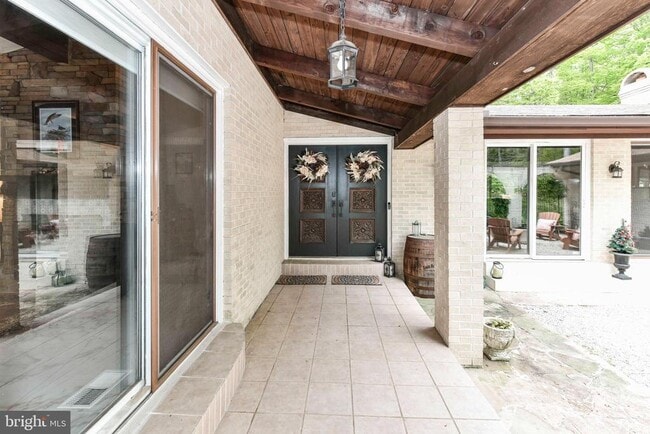 Building Photo - 7833 Willowbrook Rd