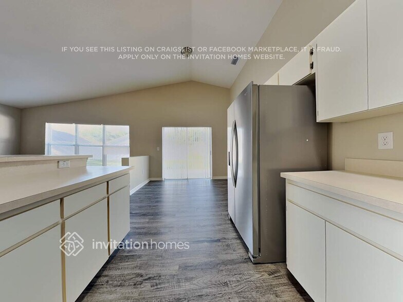 Building Photo - 28418 Meadowrush Way