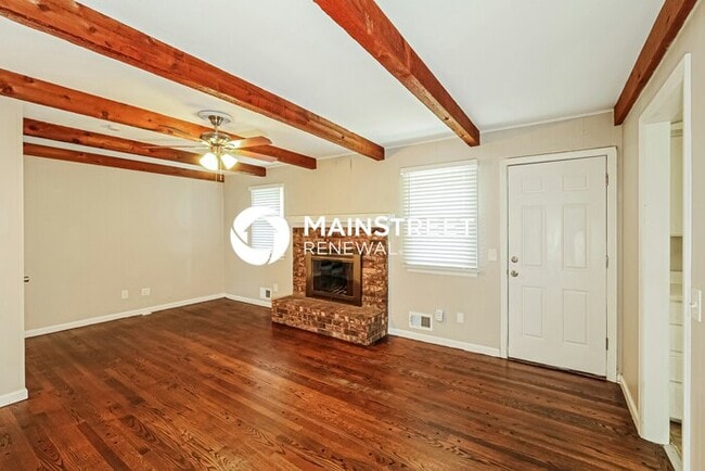 Building Photo - 3 Bedroom Pet-Friendly Home in INDEPENDENCE, MO with Main Street Renewal