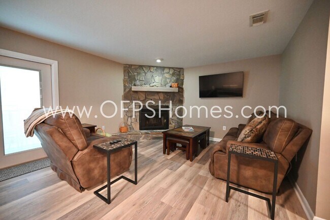 Building Photo - WaterFront, Furnished Unit in Niceville
