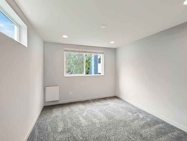 Building Photo - Stunning Two-Bedroom Townhome with Rooftop...