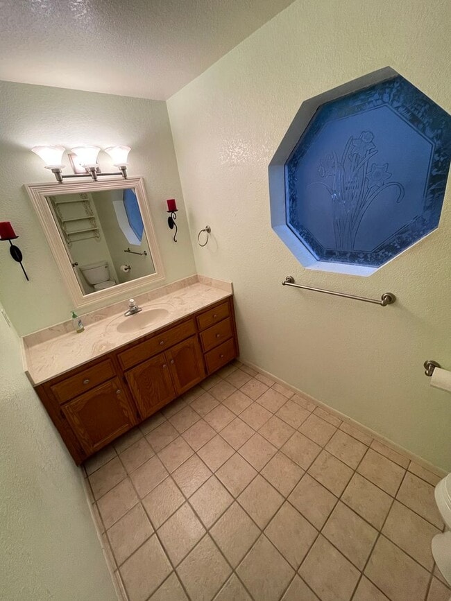 Building Photo - Magalia 2 bed 2 bath home with bonus room. Attached garage, private backyard