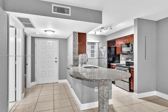 Building Photo - 2890 N Oakland Forest Dr