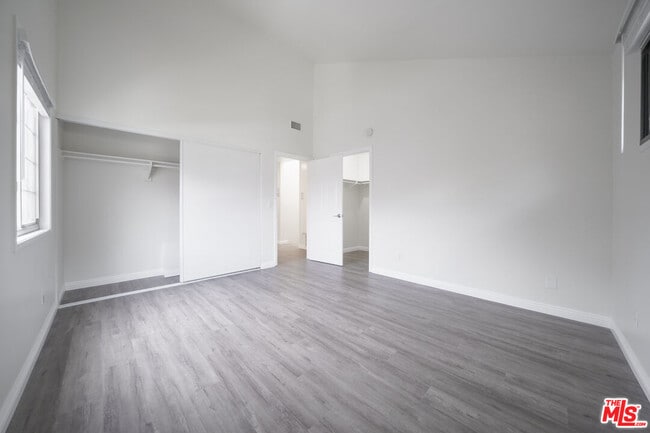 Building Photo - 1507 W Lambert Rd