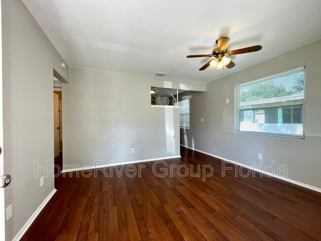 Building Photo - 10925 71st Ave