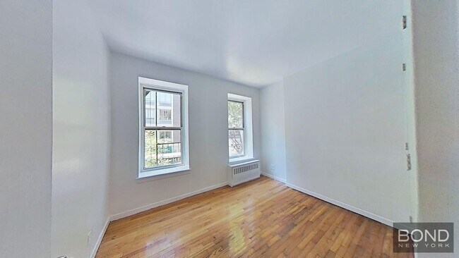 Building Photo - 247 W 26th St