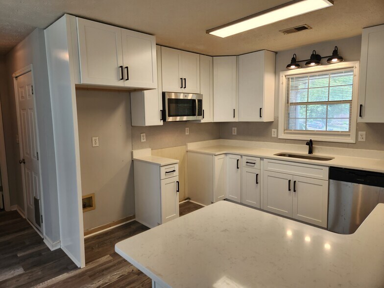 Building Photo - 482 Grove Hill Dr