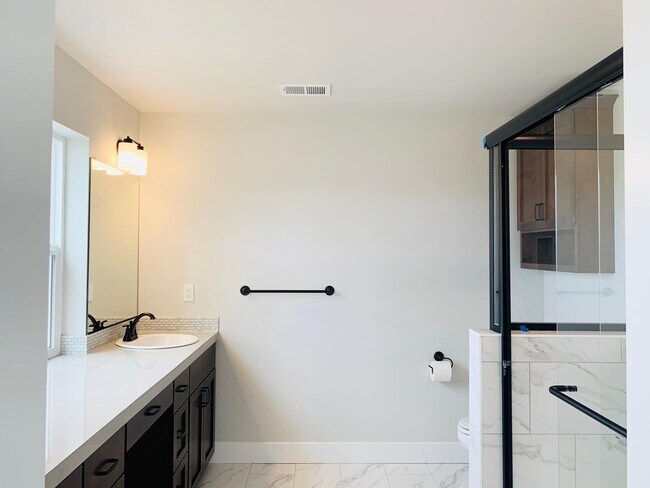 Building Photo - 7149 SE Bristletail Ln