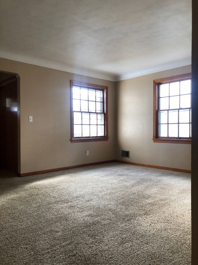Building Photo - nice 2 bedroom house ready for move in ASAP.